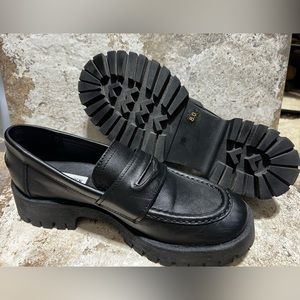 Steve Madden black size 8 Lawrence